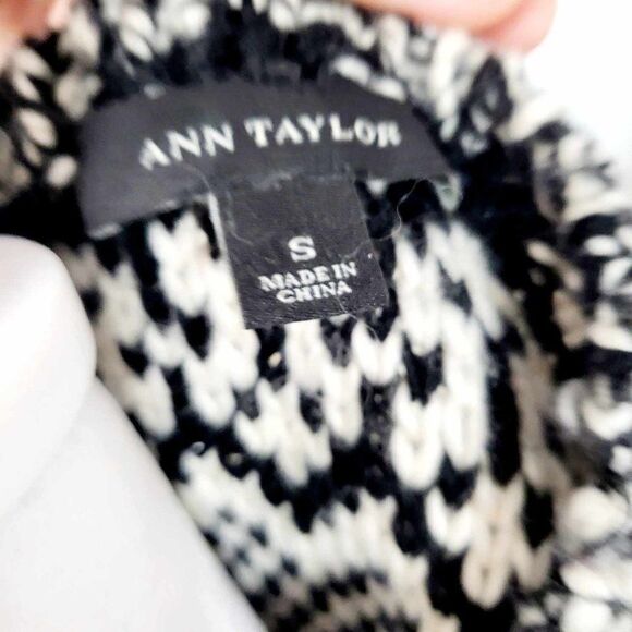 USED ANN TAYLOR Knitted sweater black and white size small - Picture 5 of 9